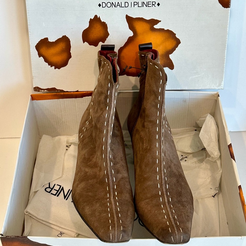 Donald J Pliner - Lyza Ankle Booties Size 10N